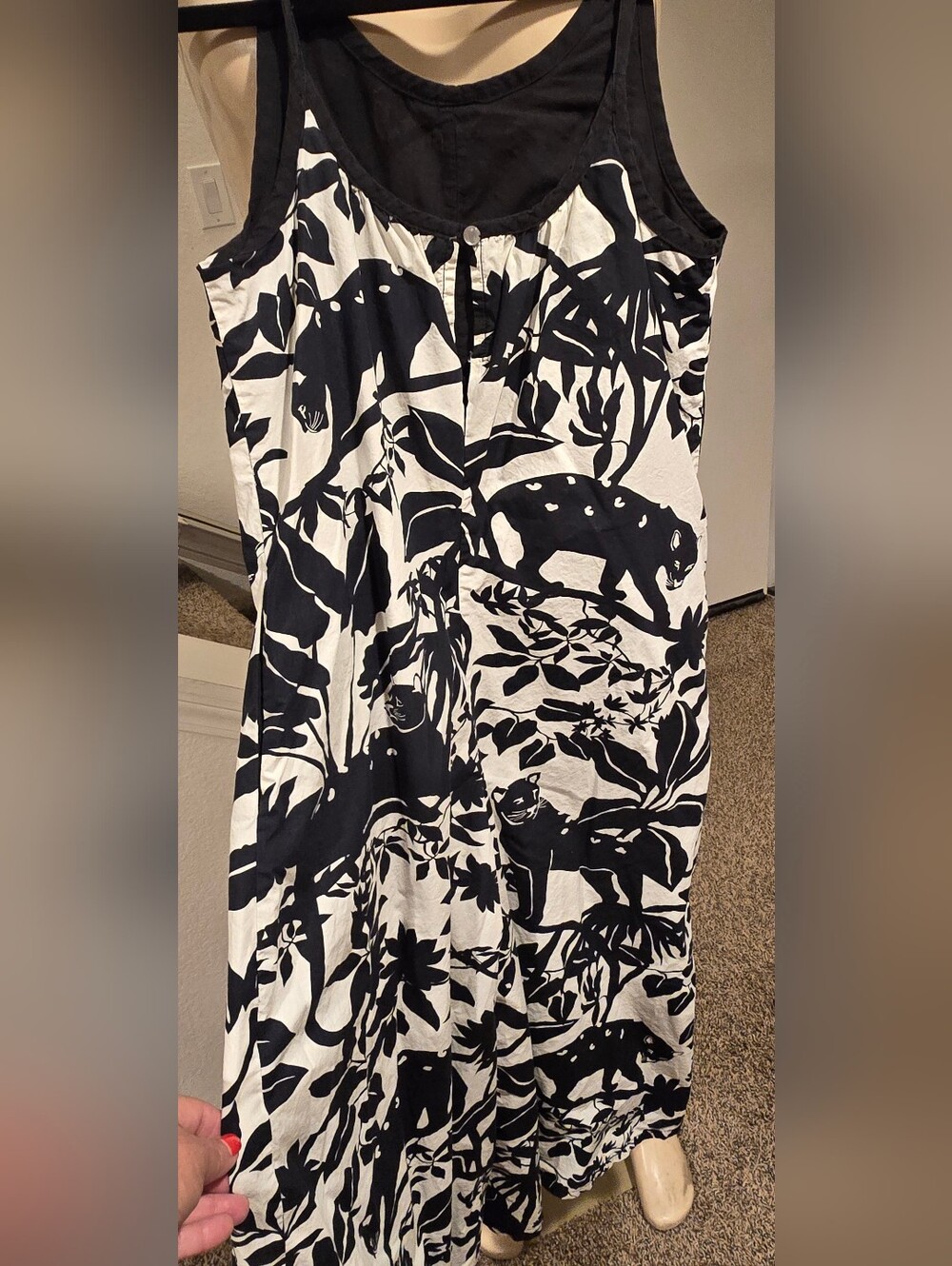 Maeve Chrysanthemum style from Anthropologie, with a detailed print. Size XS
